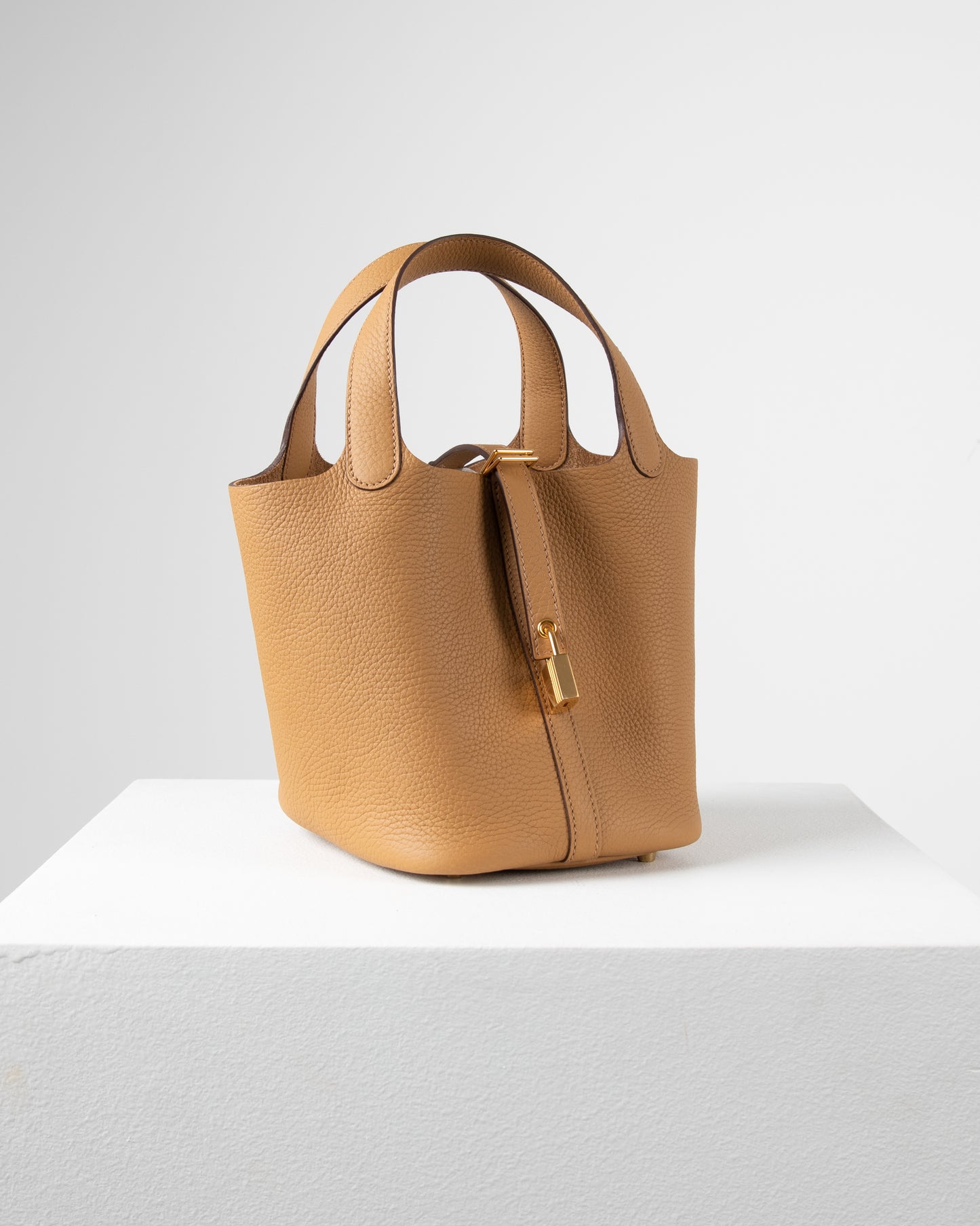 Picotin 18 Chai in Taurillon Clemence Leather with Gold Hardware