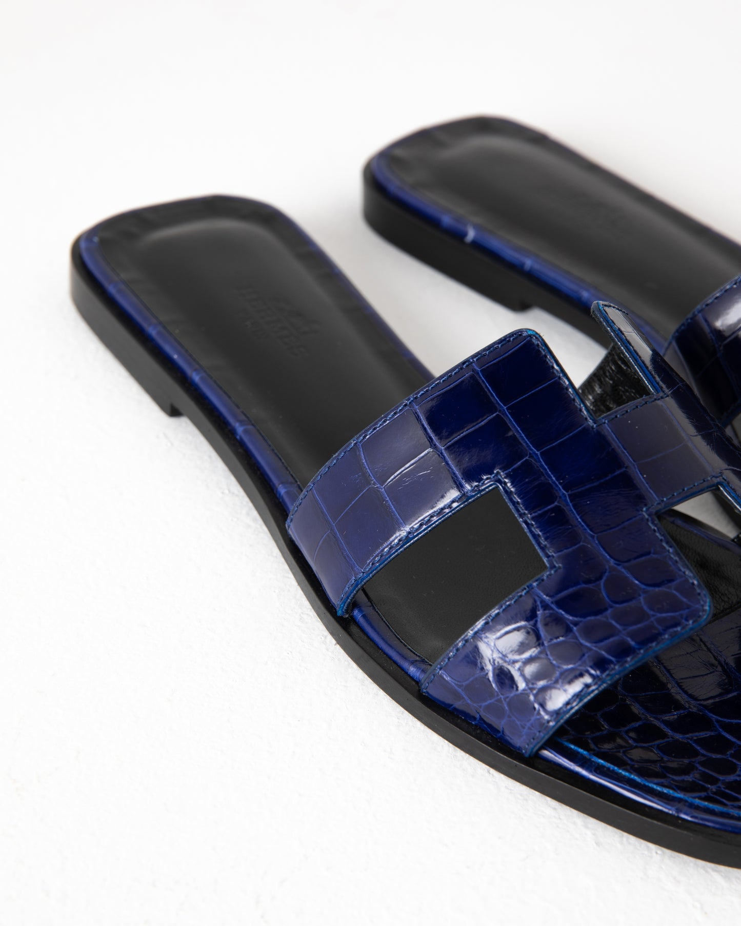 Oran Sandal in Bleu Electrique Crocodile
