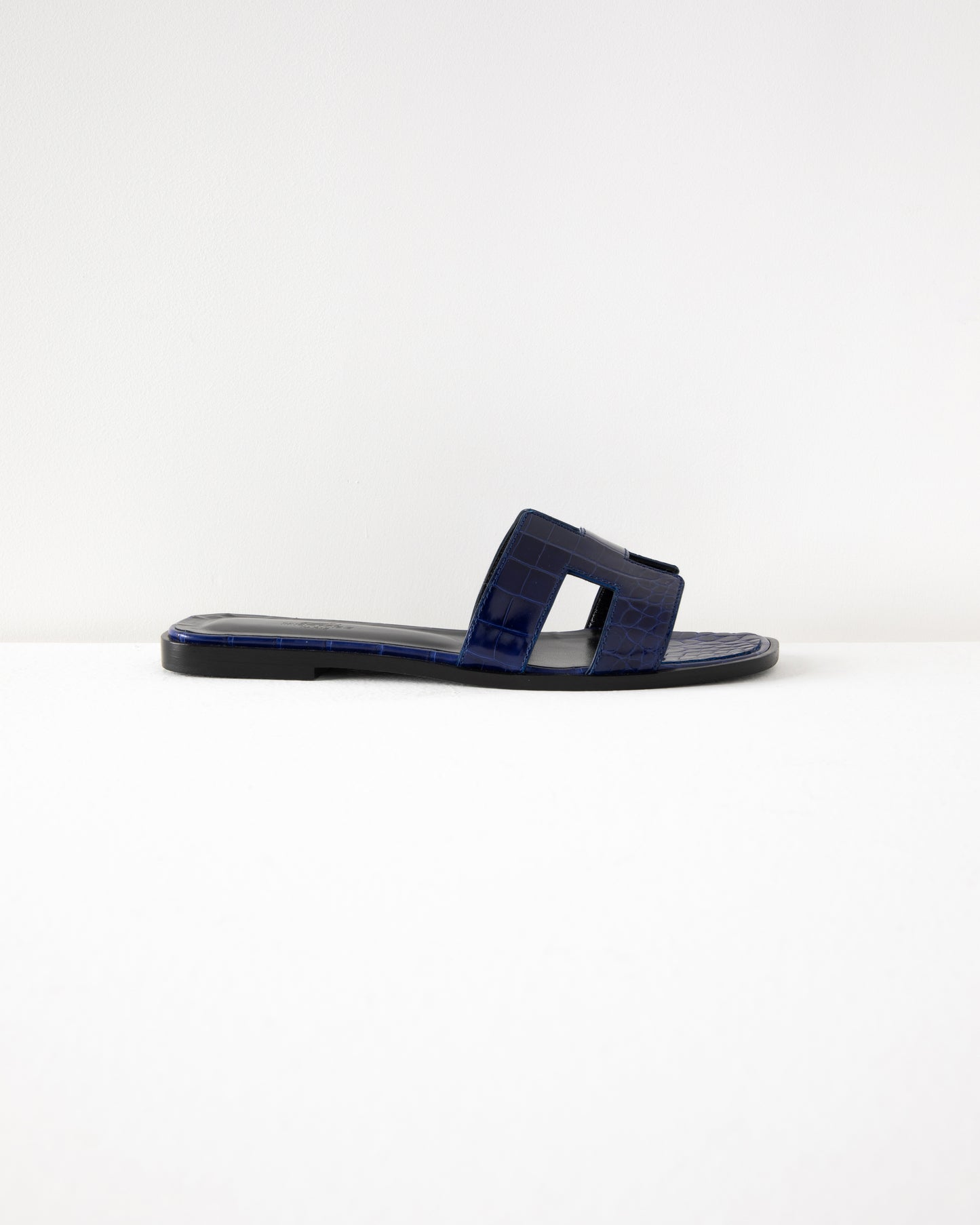 Oran Sandal in Bleu Electrique Crocodile