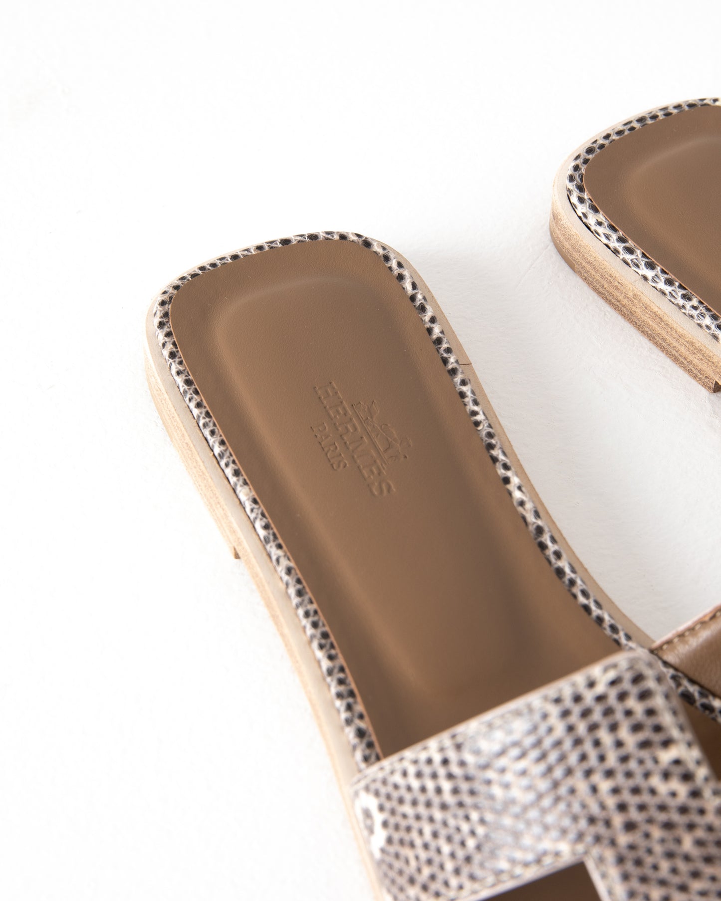 Bonhams : Hermès a Pair of Shiny Ombre Lizard Oran Sandals 2021 (includes  dust bags and box)