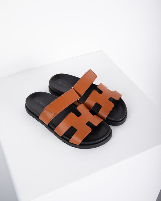 Chypre Sandal in Gold/Black Epsom