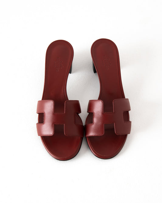 Oasis Sandal in Rouge H