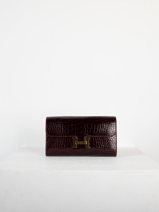 Constance To Go Long Wallet in Bordeaux Alligator with Gold Hardware